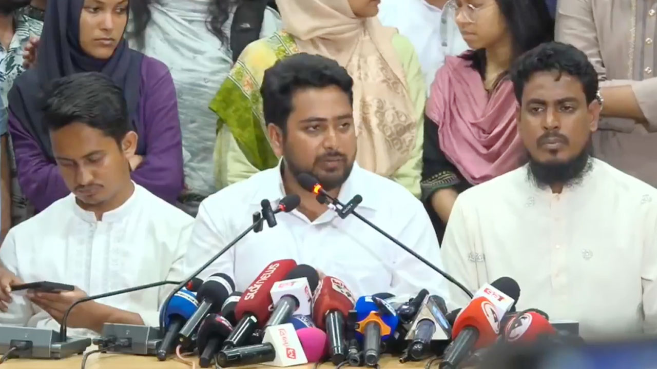 মুজিববাদী সন্ত্রাসীরা হত্যার উদ্দেশ্যে হামলা করেছে: নাহিদ ইসলাম